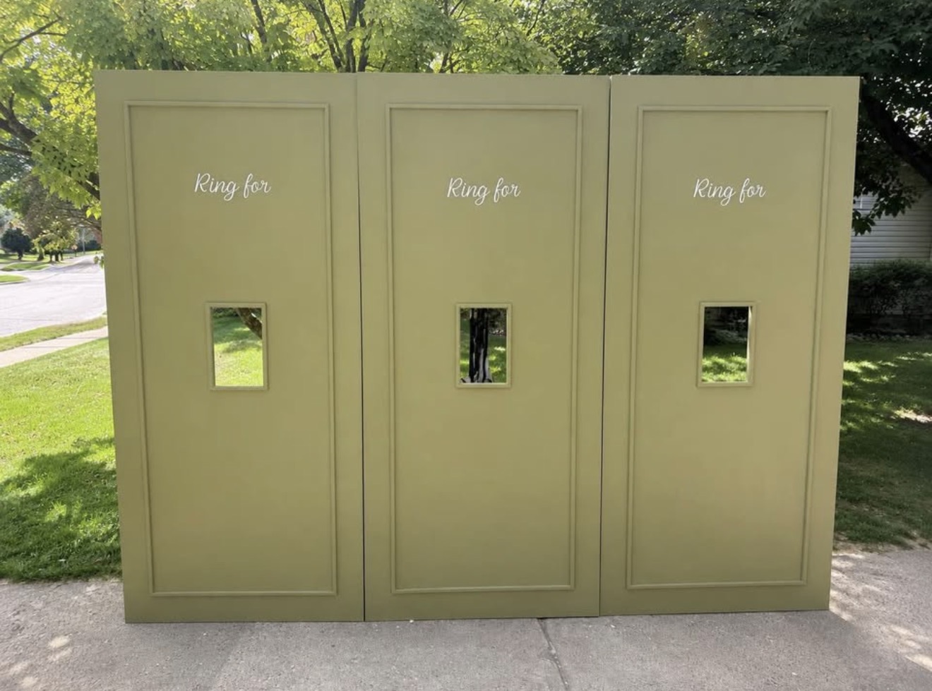 Three-panel ring-for backdrop